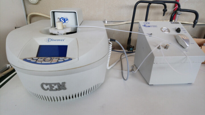 CEM® Discover Microwave Reactor equipped with syngas addition system