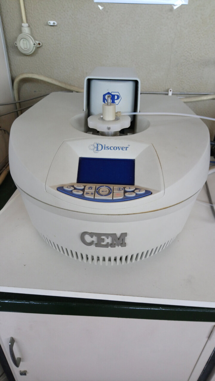 CEM® Discover Microwave Reactor equipped with syngas addition system